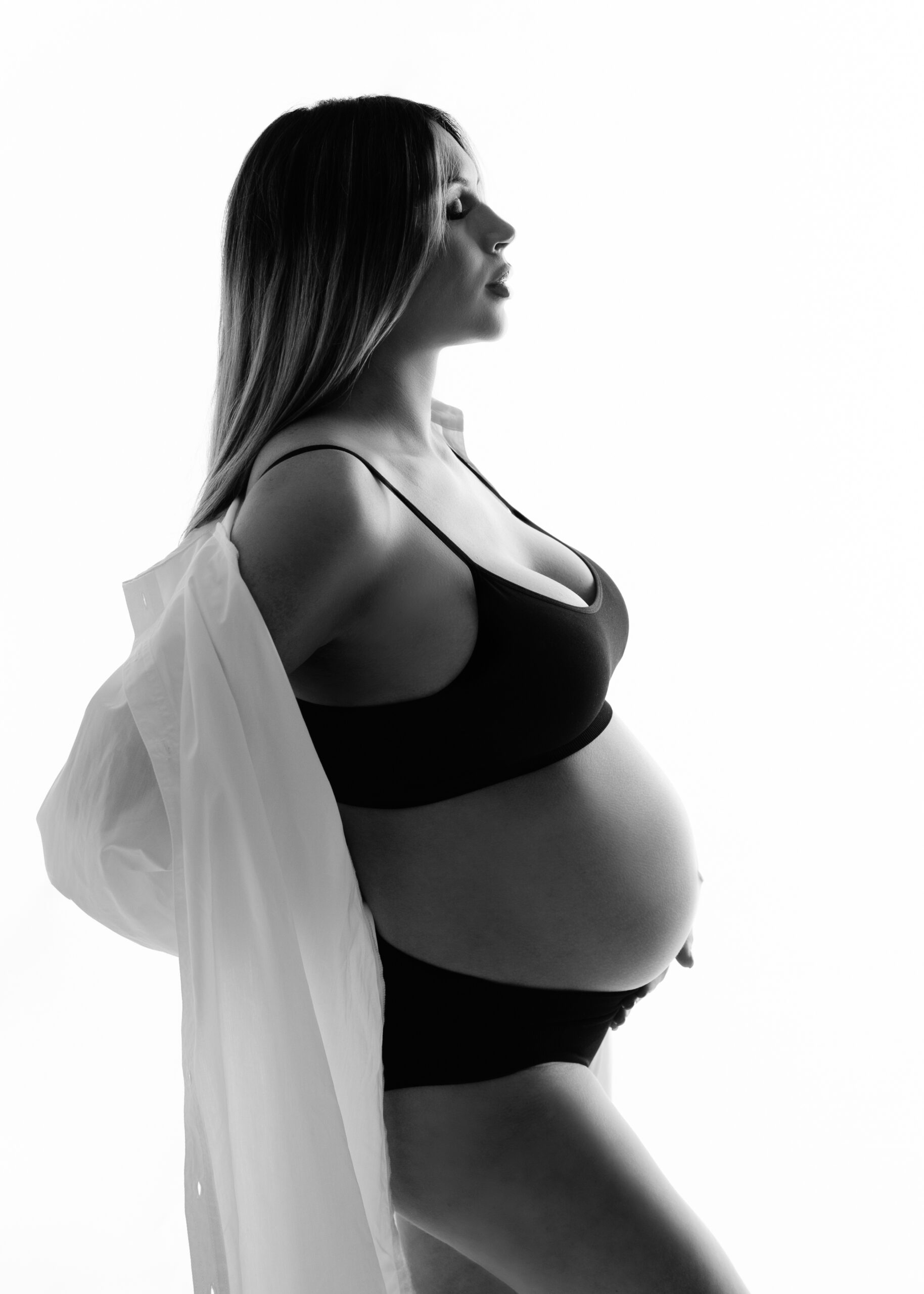 Maternity image by wirral photographer black and white